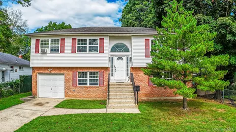 1056 Arthur St, Uniondale, NY 11553
