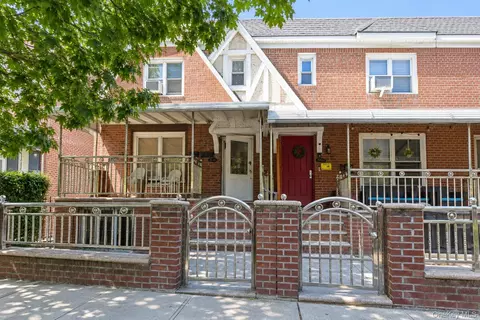3062 49th St, New York, NY 11103