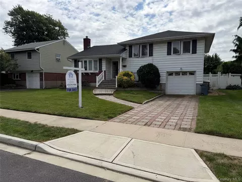 3938 Bernice Rd, Seaford, NY 11783