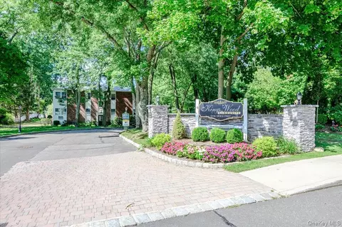 140 Church St #3C, Kings Park, NY 11754