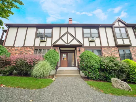 337 Sierra Vista Ln, Clarkstown, NY 10989