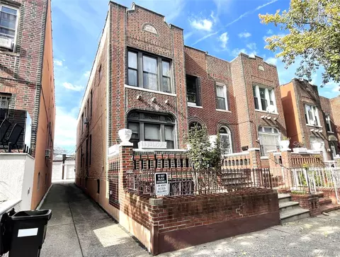 3210 81st St, New York, NY 11370