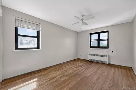 87-19 204th St #A61, Hollis, NY 11423