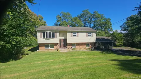 6 Glen Ct, Clarkstown, NY 10920