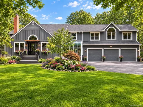956 Millstone Rd, Sag Harbor, NY 11963