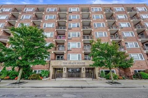 740 E Broadway #4G, Long Beach, NY 11561