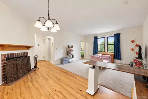 68 E Hartsdale Ave #4K, Greenburgh, NY 10530