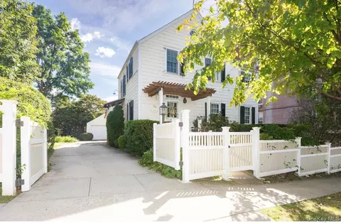 46 Pilot St, New York, NY 10464