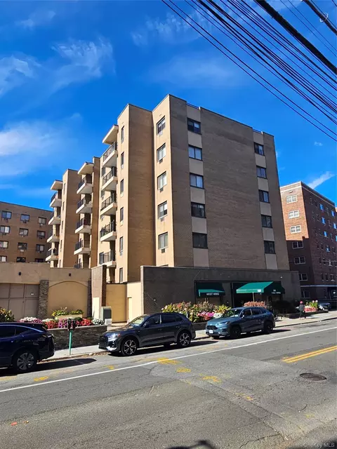 100 E Hartsdale Ave #4BW, Greenburgh, NY 10530