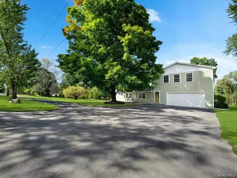 8 Acorn Dr, Walden, NY 12586