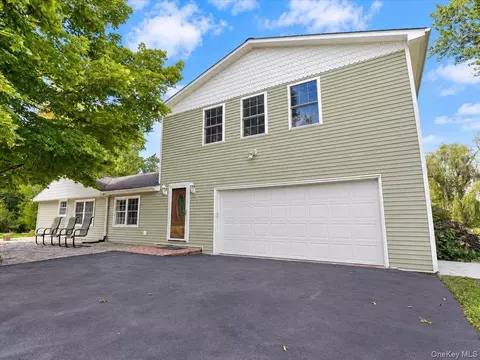 8 Acorn Dr, Walden, NY 12586