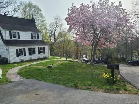 15 Beacon Hill Rd, Greenburgh, NY 10502