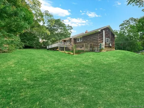 Exterior - 7 Sharon Ave, Setauket, NY 11733 photo 4 of 5