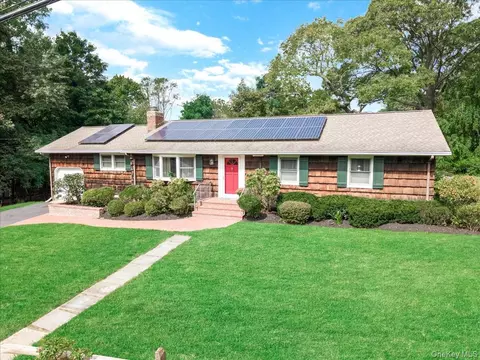 7 Sharon Ave, Setauket, NY 11733
