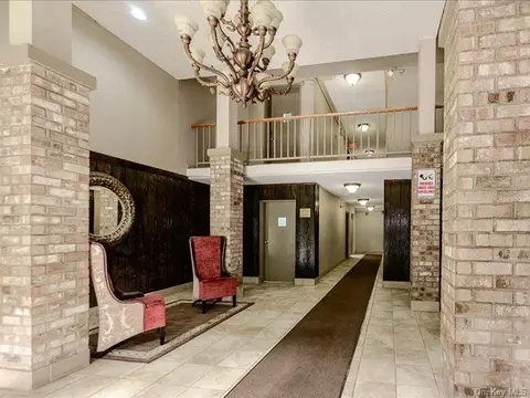 687 Bronx River Rd #1D, Yonkers, NY 10704