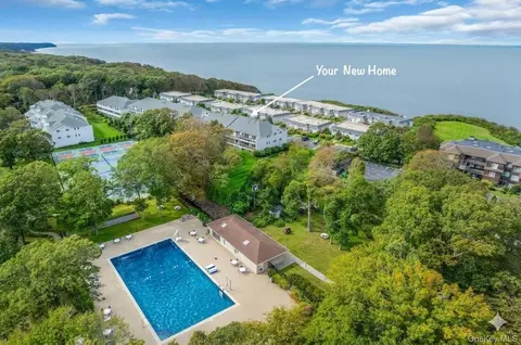 3104 Bluffs Dr S, Calverton, NY 11933