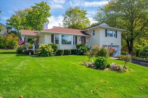 26 Rose St, White Plains, NY 10605