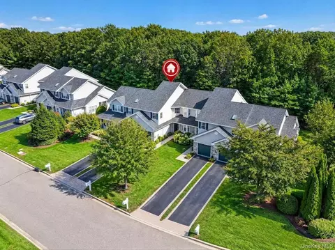 23 Willow Wood Dr, Setauket, NY 11733