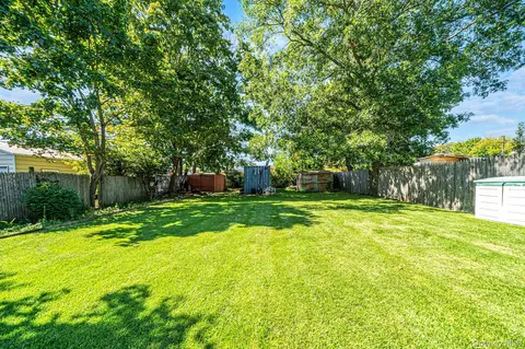 182 Commack Rd # -A, Babylon, NY 11729
