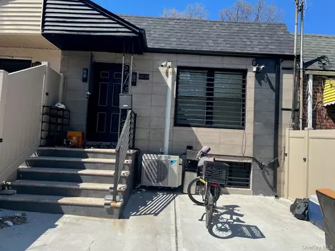 15319 111th Ave, Jamaica, NY 11433