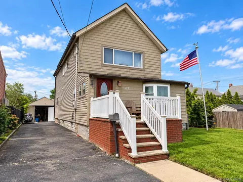 61 5th Ave, East Rockaway, NY 11518