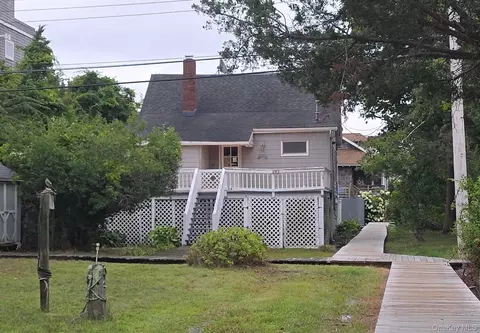 54 Oak Beach Rd, Babylon, NY 11702