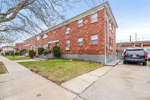 134-10 Garrett St, Jamaica, NY 11434