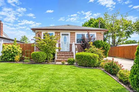 58 Morton St, Brentwood, NY 11717