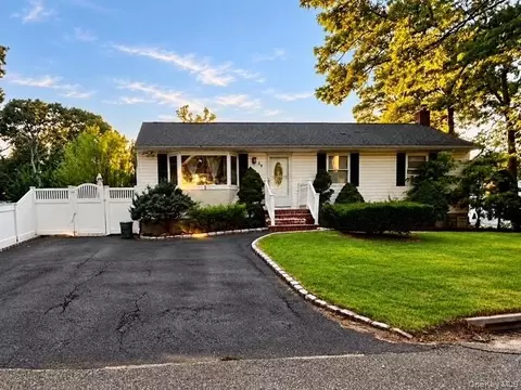 30 Orchard Dr, Farmingville, NY 11738