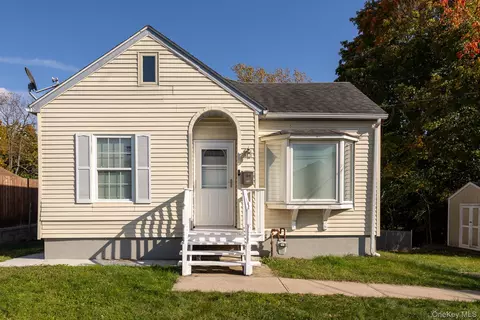 102 Sproat St, Middletown, NY 10940