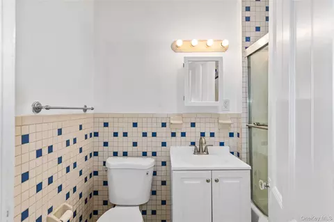 Bath - 1008 Hudson Ave, Peekskill, NY 10566 photo 1 of 2