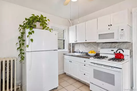 Kitchen - 1008 Hudson Ave, Peekskill, NY 10566 photo 2 of 4