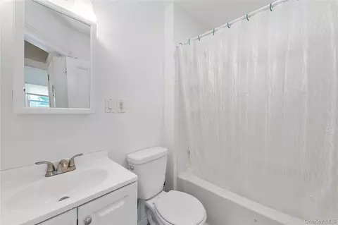 Bath - 1008 Hudson Ave, Peekskill, NY 10566 photo 2 of 2