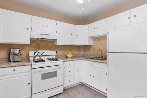 Kitchen - 1008 Hudson Ave, Peekskill, NY 10566 photo 3 of 4