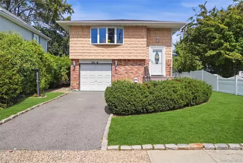 29 Suffolk Rd #A, Massapequa, NY 11758