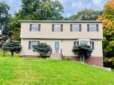 8 Fawn Ridge Ct, Harriman, NY 10926