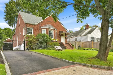 116 Wyman Ave, Huntington Station, NY 11746