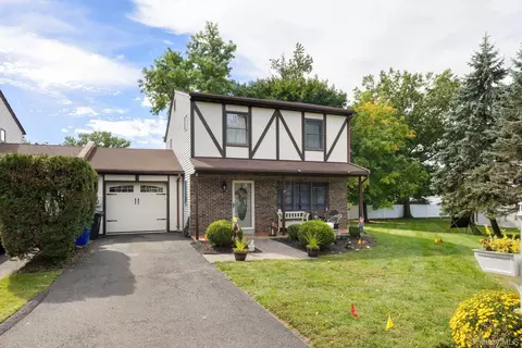 4 Hovey Ln, Orangetown, NY 10968