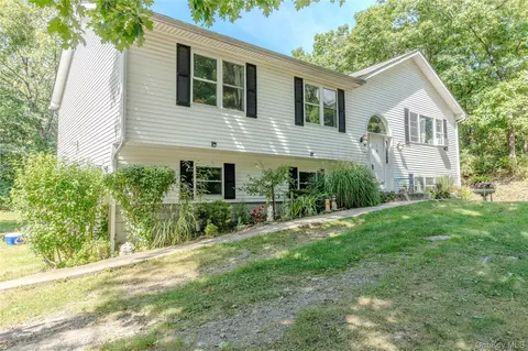 167 Pine Hill Rd, Pleasant Valley, NY 12569