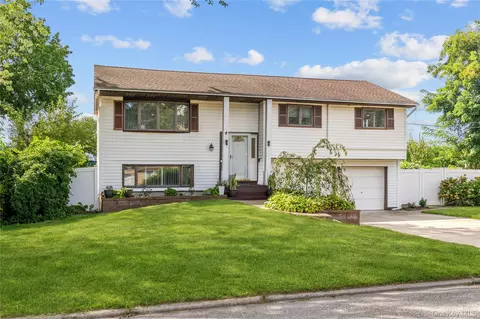 34 Bellwood Ave, South Setauket, NY 11720
