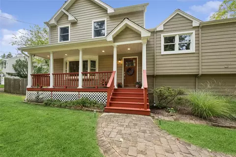 2 Rowley Dr, Northport, NY 11768