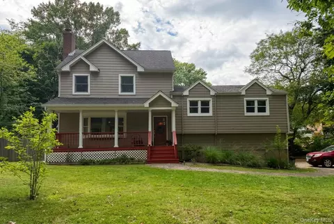2 Rowley Dr, Northport, NY 11768
