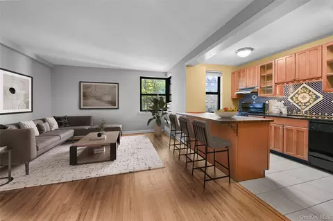 142 Garth Rd #3T, Scarsdale, NY 10583