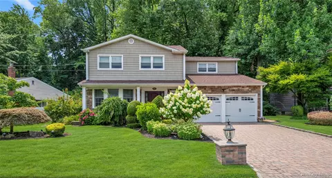 67 Reed Dr, North Hempstead, NY 11576