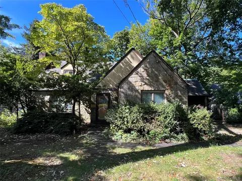 116 Huntington Rd, North Hempstead, NY 11050