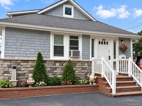 704 Newbridge Rd, North Bellmore, NY 11710