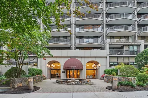 15 Stewart Pl #12A, White Plains, NY 10603