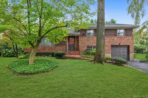 197 Birch Dr, North Hempstead, NY 11040