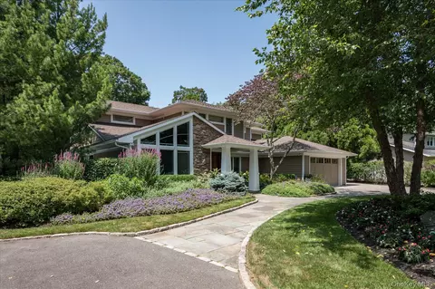 83 Karol Pl, Jericho, NY 11753