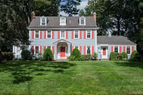 41 Butler St, North Hempstead, NY 11590